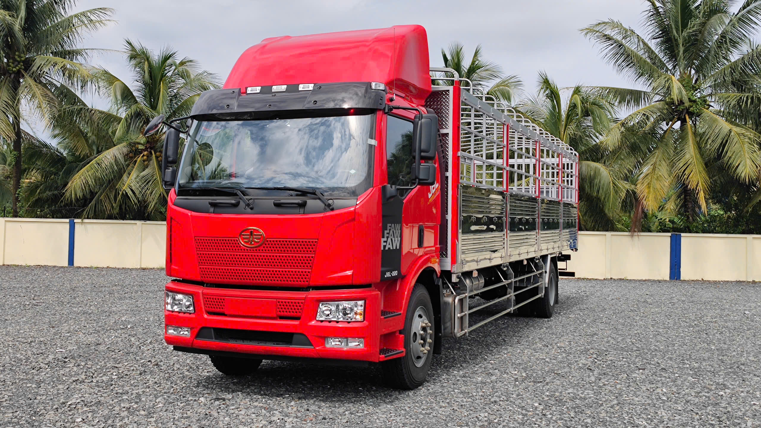 XE TẢI FAW J6L 220HP – THÙNG BẠT — ảnh 2