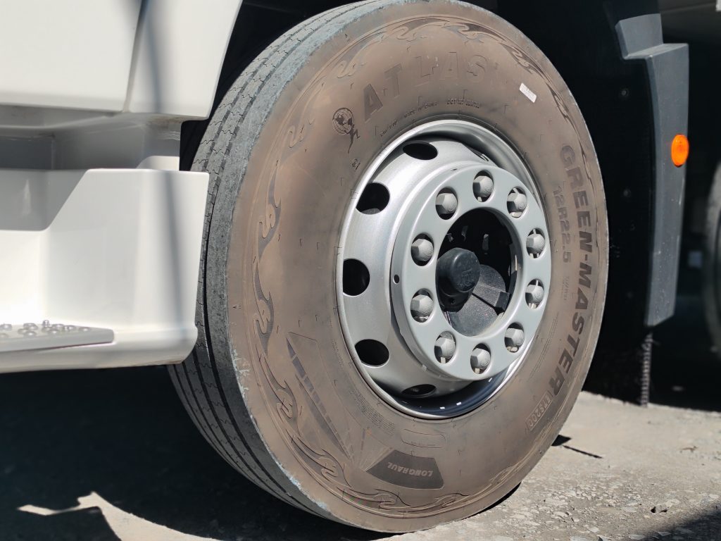 lop-xe-tai-faw-jh6-4-chan