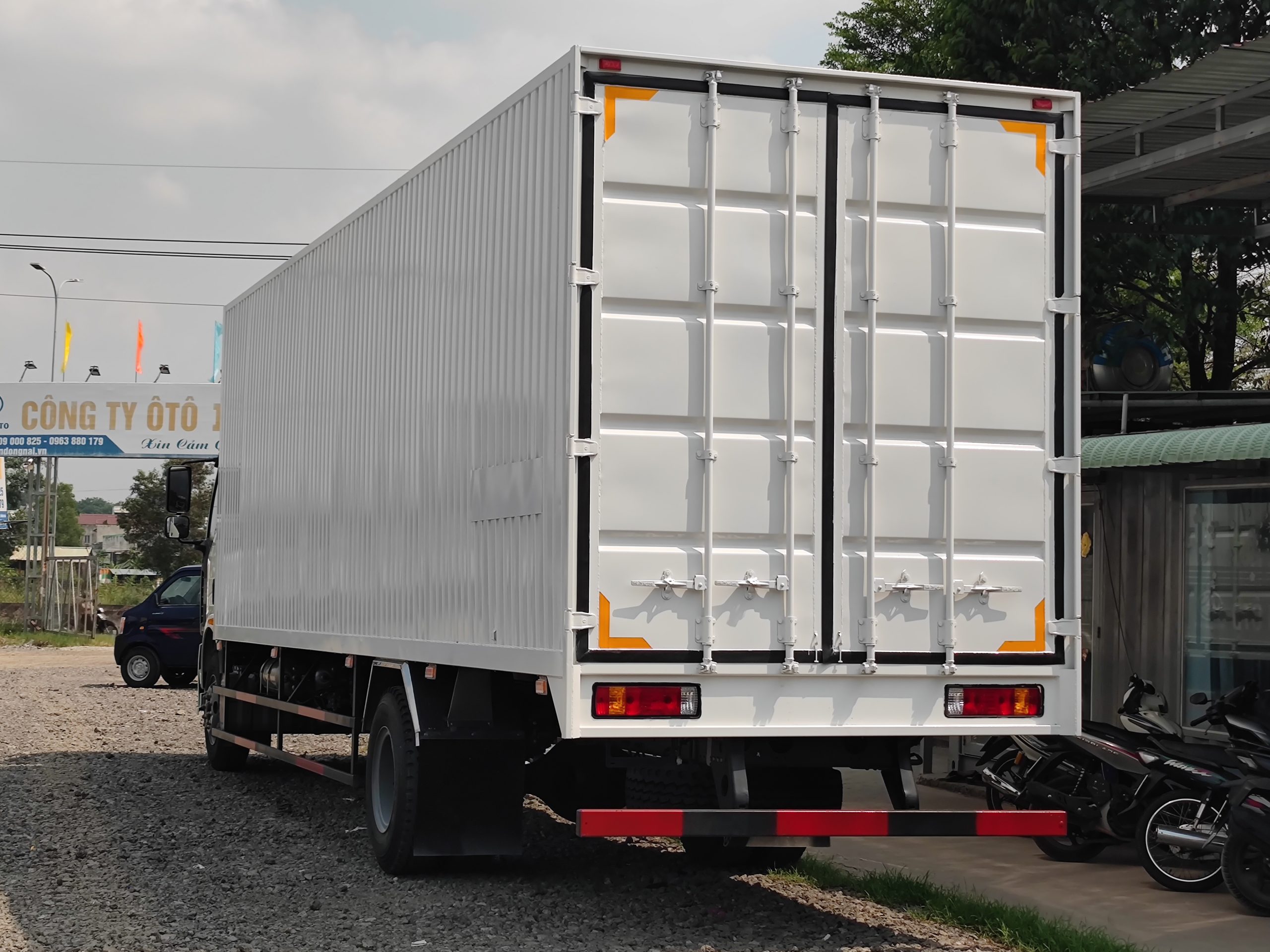 XE TẢI FAW J6L 220HP – THÙNG CONT 9.7M ( 3 CH) — ảnh 11