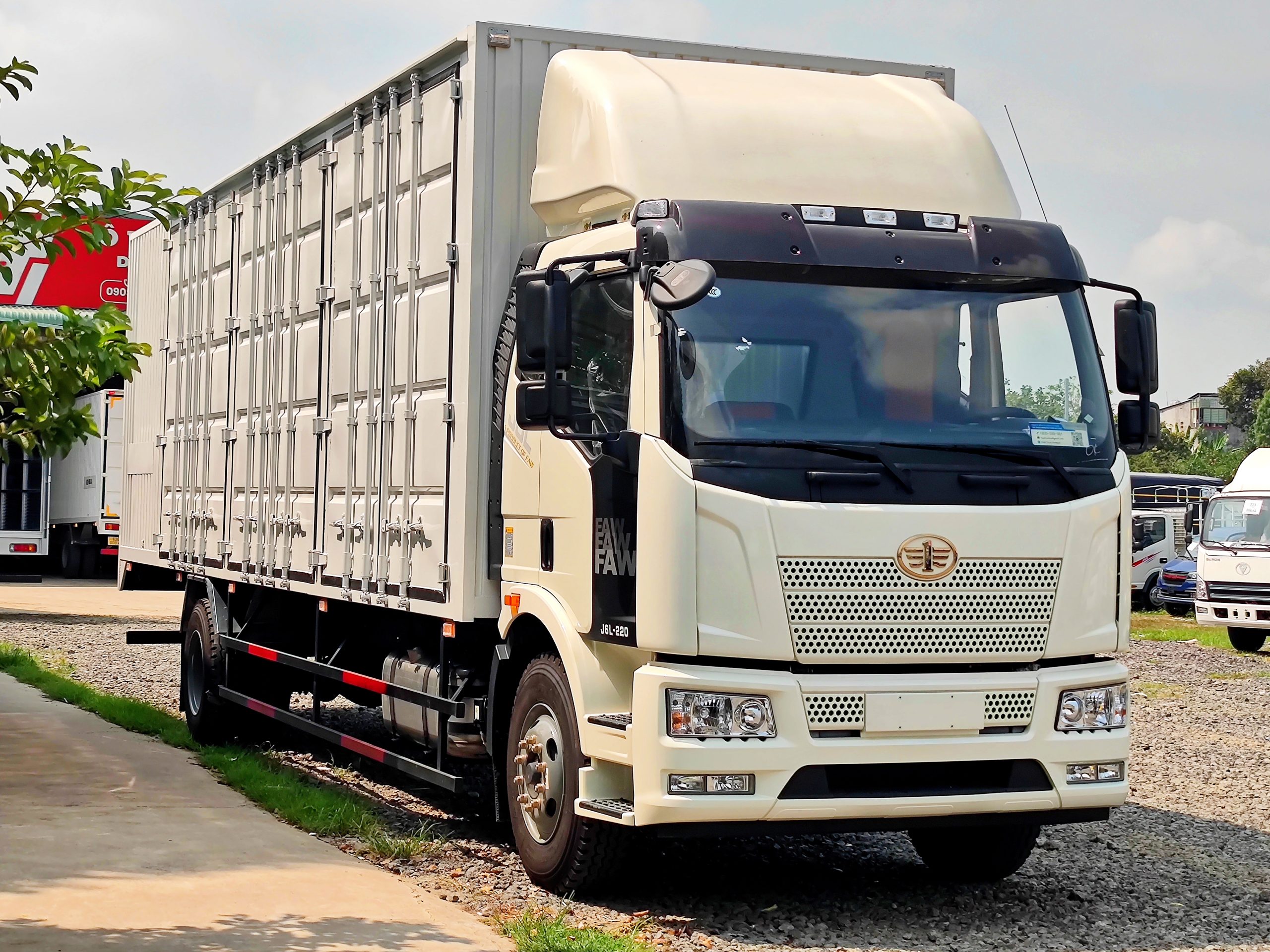 XE TẢI FAW J6L 220HP – THÙNG CONT 9.7M ( 3 CH) — ảnh 4