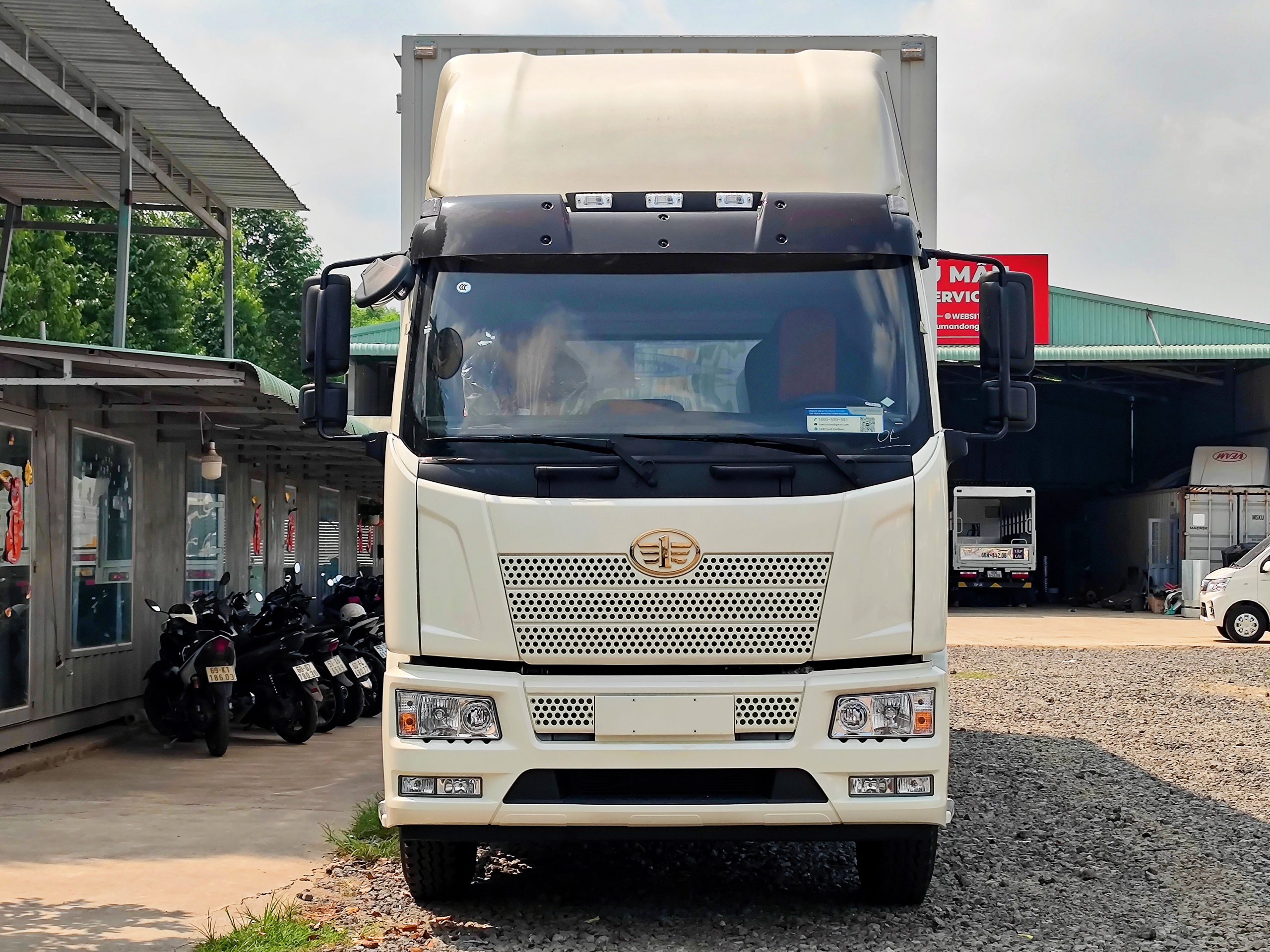 XE TẢI FAW J6L 220HP – THÙNG CONT 9.7M ( 3 CH) — ảnh 3