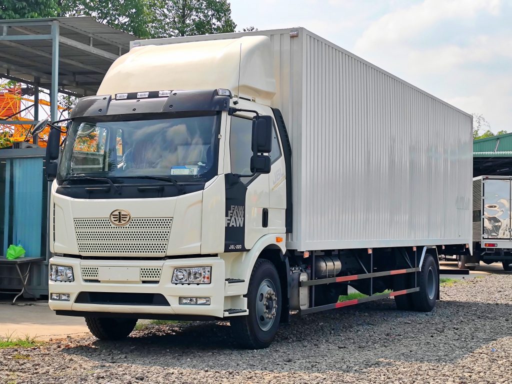 xe-tai-faw-j6l-thung-kin-container