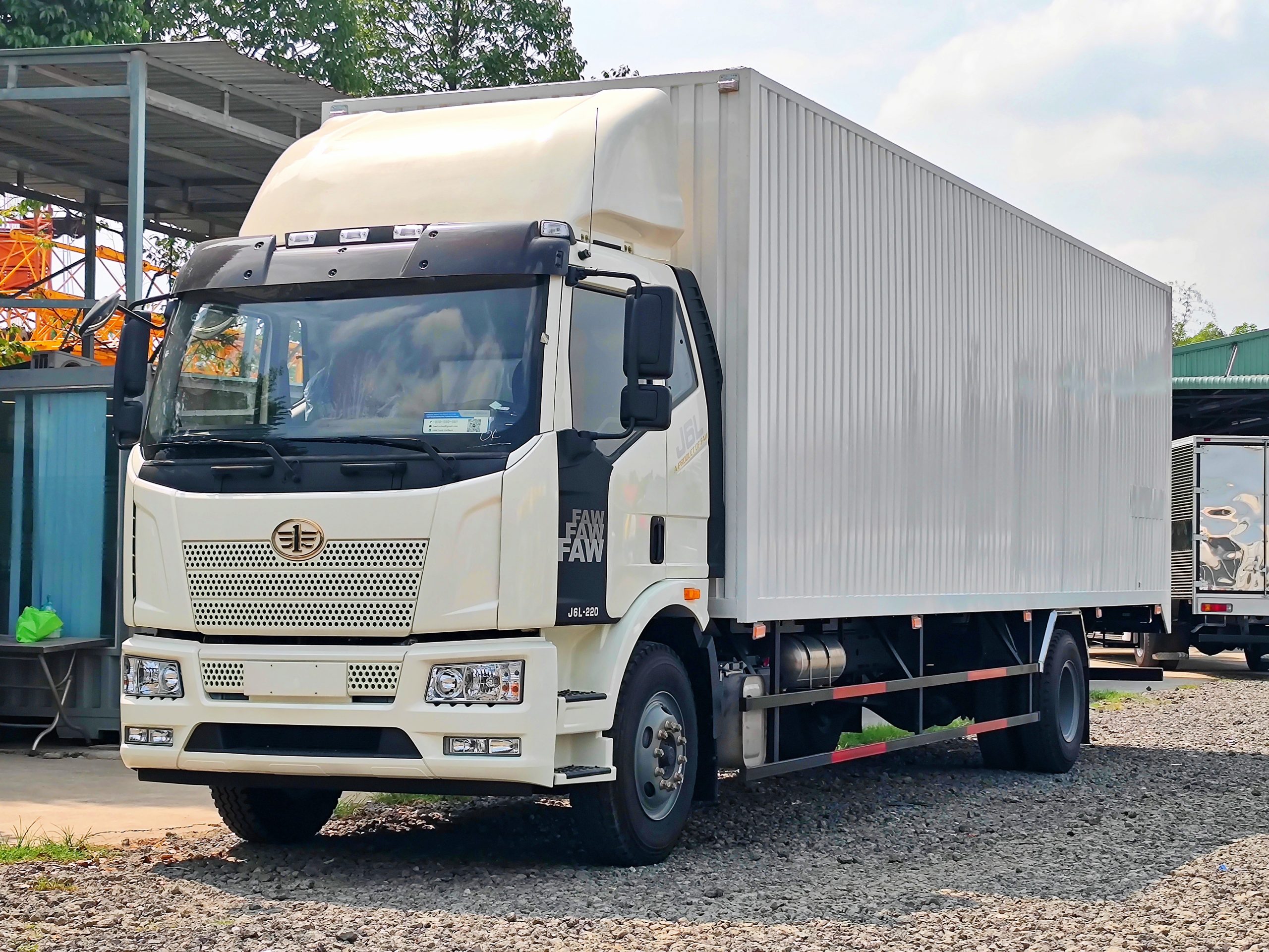 XE TẢI FAW J6L 220HP – THÙNG CONT 9.7M ( 3 CH) — ảnh 2
