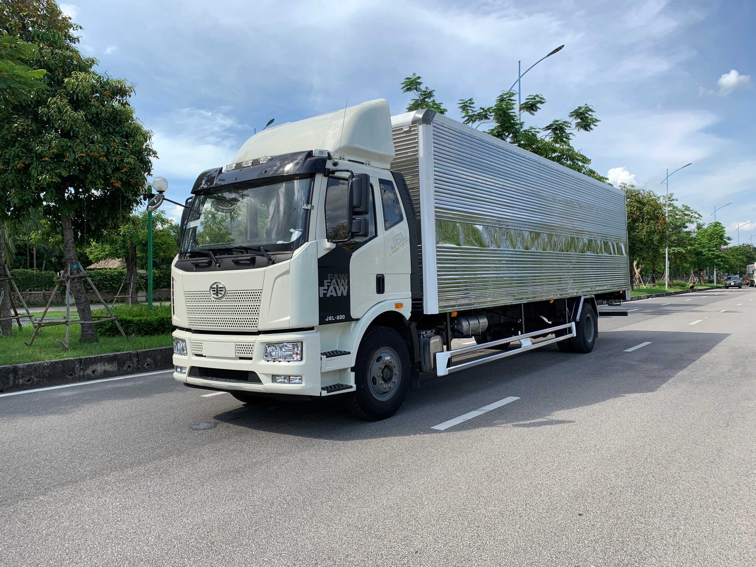 XE TẢI FAW J6L 220HP – THÙNG KÍN INOX — ảnh 3