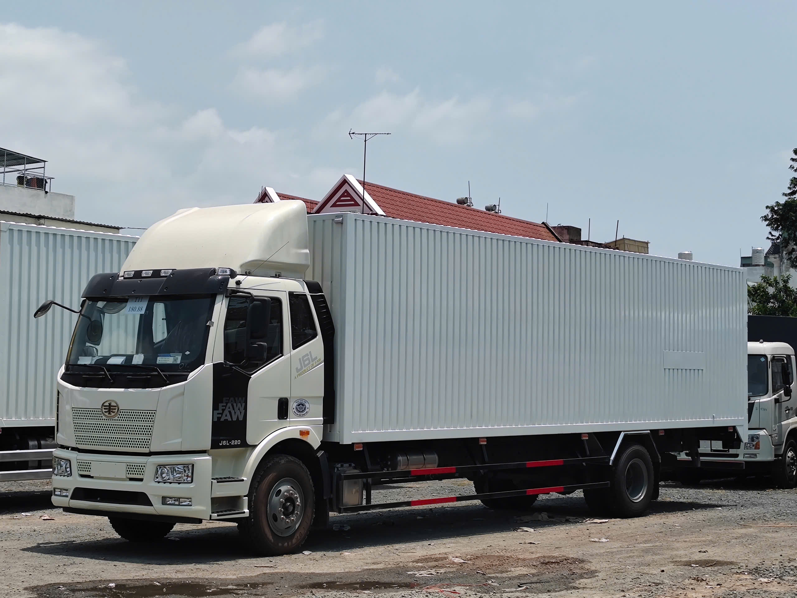 XE TẢI FAW J6L 220HP – THÙNG CONT 9.9M — ảnh 5