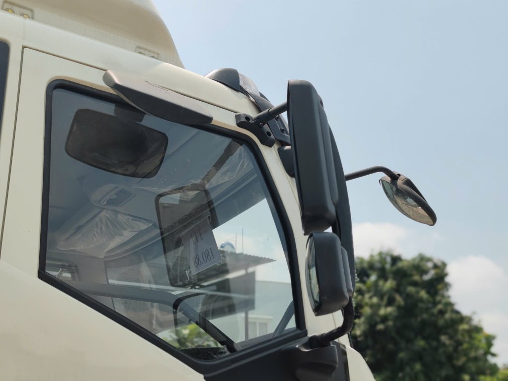 guong-chieu-hau-xe-faw-j6l-thung-cont