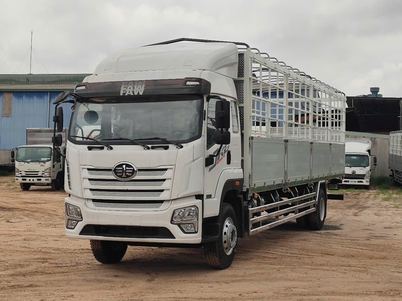XE TẢI FAW JK6 220HP – THÙNG BẠT NHÔM 9.9M — ảnh 3