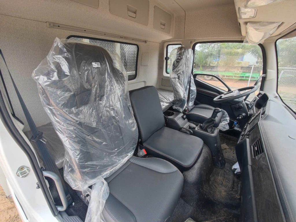 khong-gian-cabin-xe-tai-faw-jk6