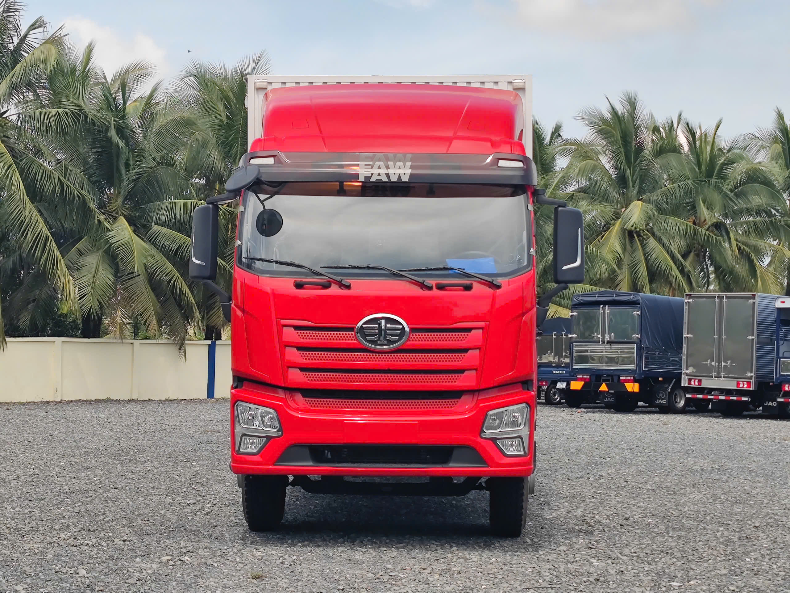 mat-ga-lang-xe-tai-faw-jk6-thung-cont-9m9