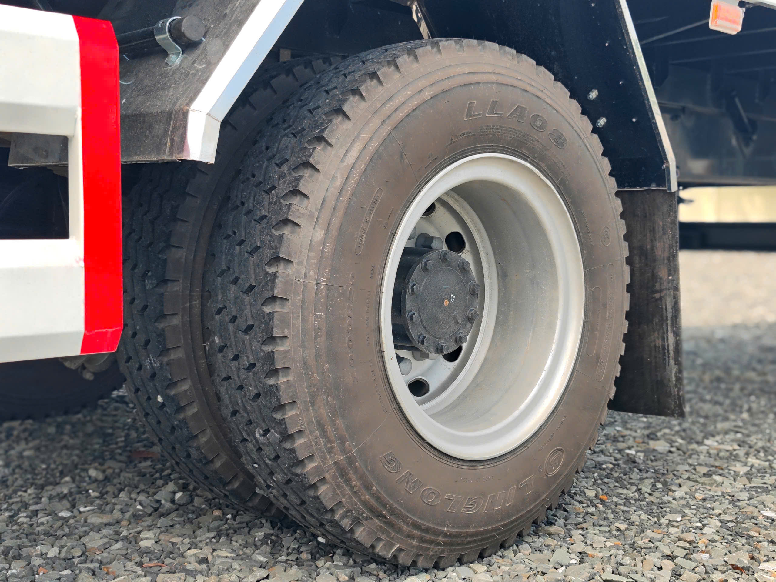 lop-xe-tai-faw-jk6-thung-kin-cont-9m9